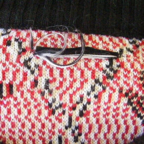 ARIZONA COYOTES Sweater, M, Red/Black, Howling Coyote head, Acrylic, Long sleeve - Picture 7 of 9